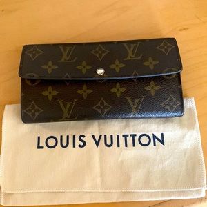 AUTHENTIC LV SARAH WALLET, Dust bag and gift ribbon and tag included